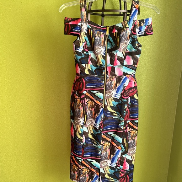 💖Nicole Miller abstract print pencil skirt dress with off the shoulder sleeves - Picture 4 of 5